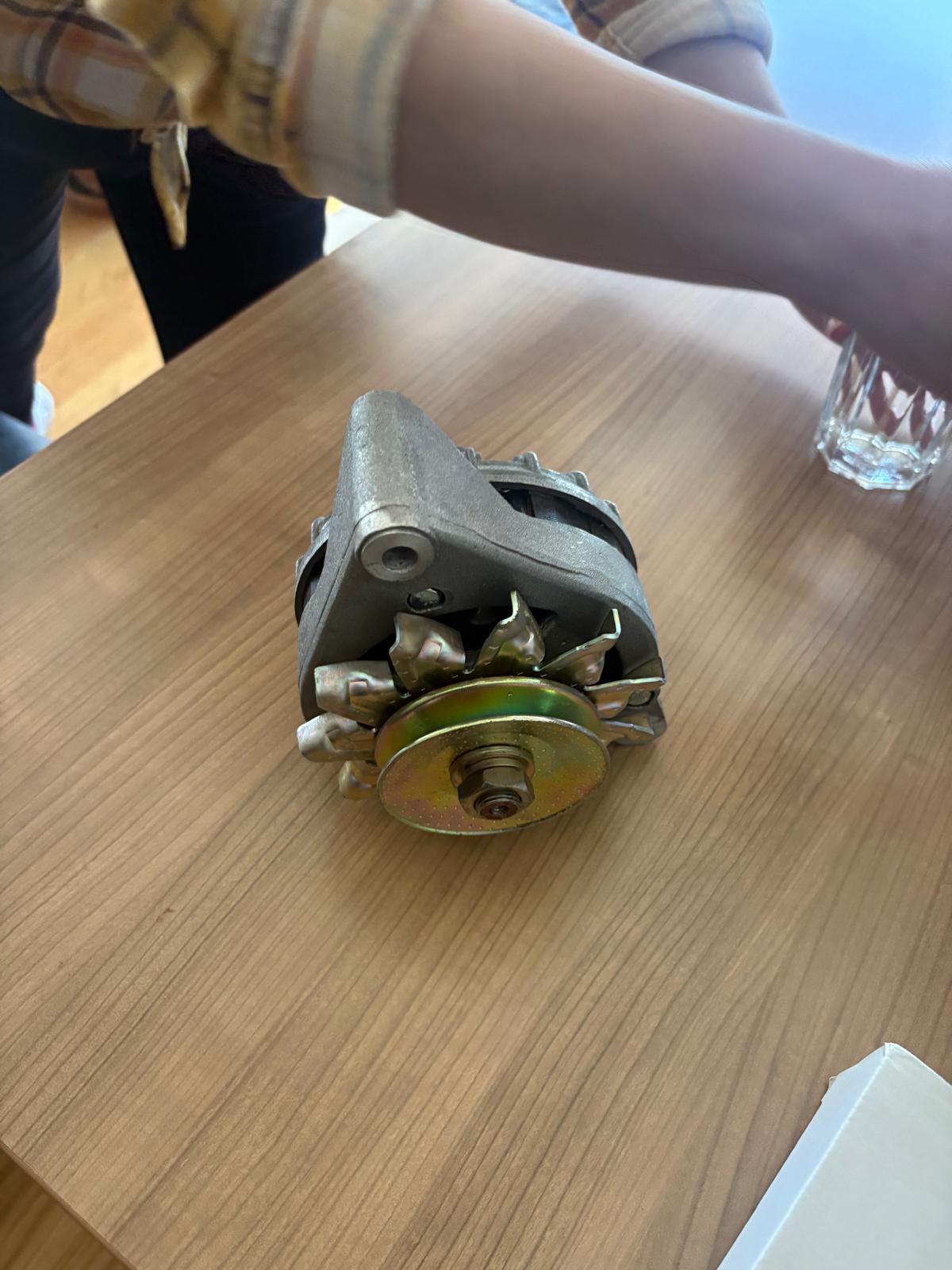 Renault 12 alternatör kasnak görünümü